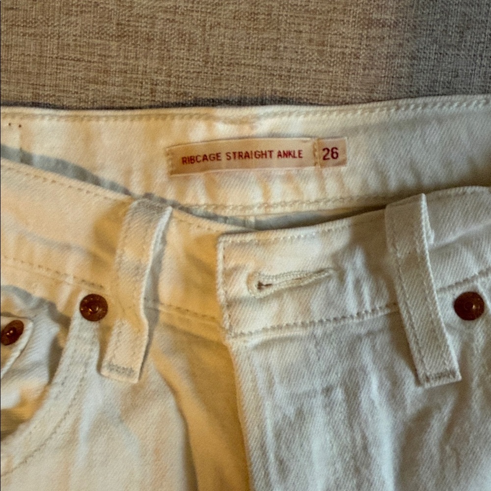 Levi’s White Ribcage Straight Ankle Jeans - Picture 2 of 4